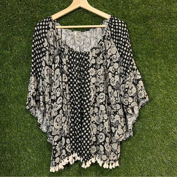 mittoshop Tops - Mittoshop Paisley Bell Sleeve Flowy Tassel Hem Shirt